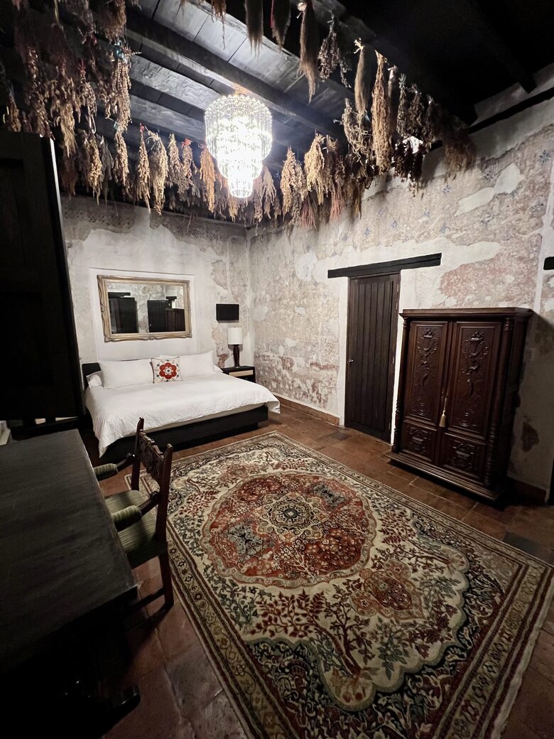 La Nao Grande room