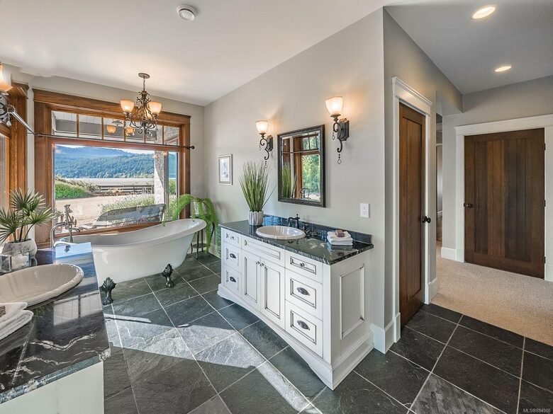 Seaside Sanctuary with Stunning Views - Nanoose Bay, Canada