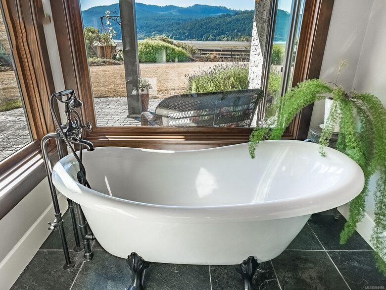 Seaside Sanctuary with Stunning Views - Nanoose Bay, Canada