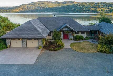 Seaside Sanctuary with Stunning Views - Nanoose Bay, Canada