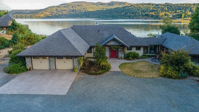 Seaside Sanctuary with Stunning Views - Nanoose Bay, Canada