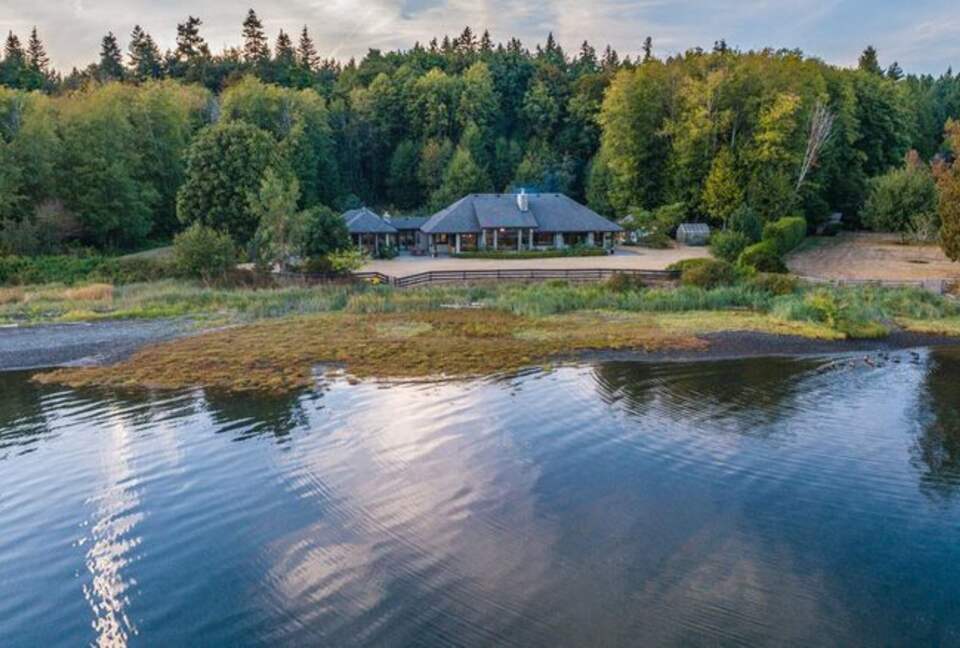Seaside Sanctuary with Stunning Views - Nanoose Bay, Canada