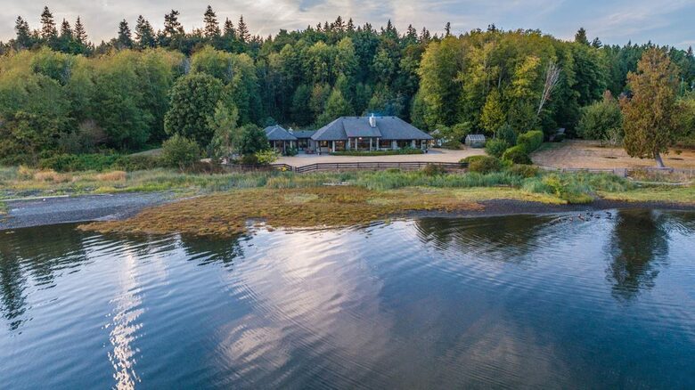 Seaside Sanctuary with Stunning Views - Nanoose Bay, Canada