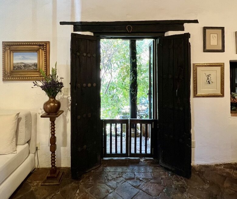 Entrance to the living room