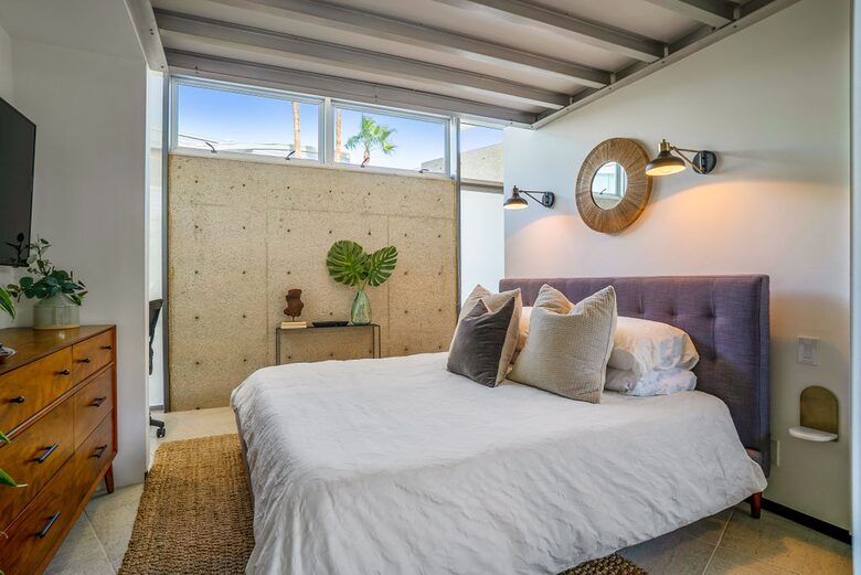 Iconic Manhattan Beachfront Haven - Manhattan Beach, California