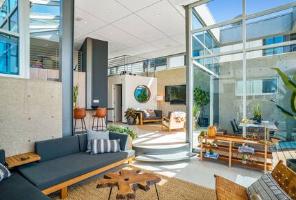 Iconic Manhattan Beachfront Haven - Manhattan Beach, California