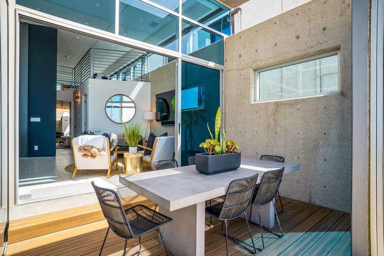 Iconic Manhattan Beachfront Haven - Manhattan Beach, California