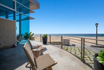 Iconic Manhattan Beachfront Haven - Manhattan Beach, California