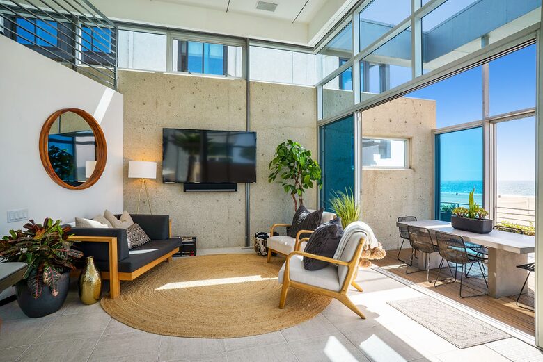 Iconic Manhattan Beachfront Haven - Manhattan Beach, California