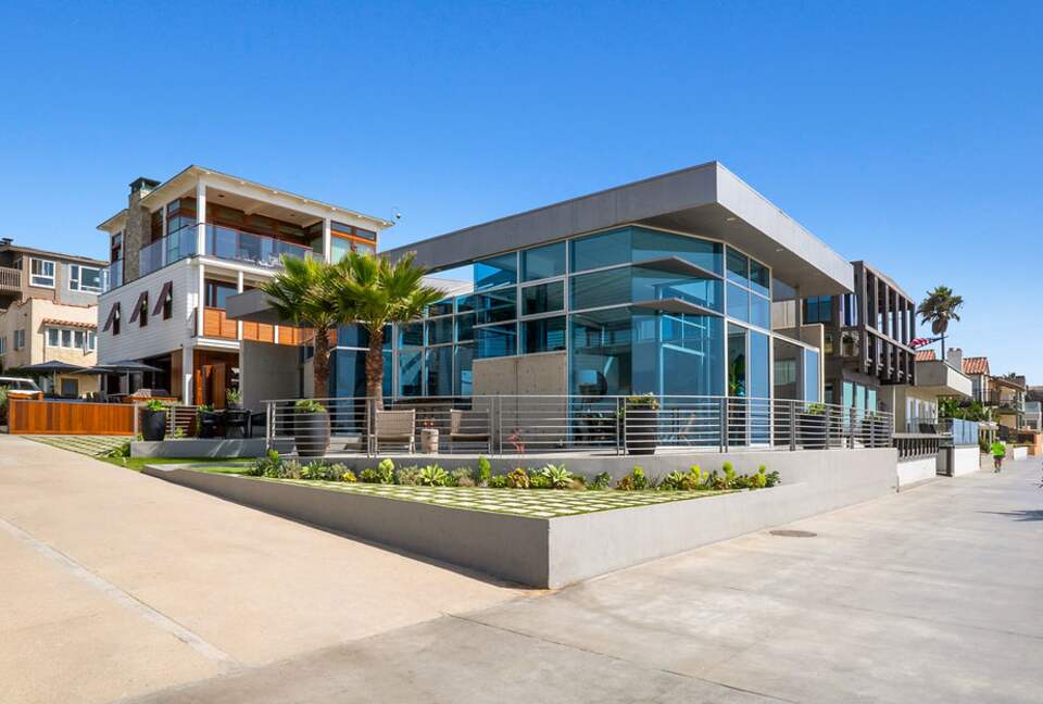 Iconic Manhattan Beachfront Haven - Manhattan Beach, California