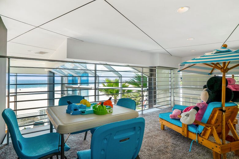 Iconic Manhattan Beachfront Haven - Manhattan Beach, California