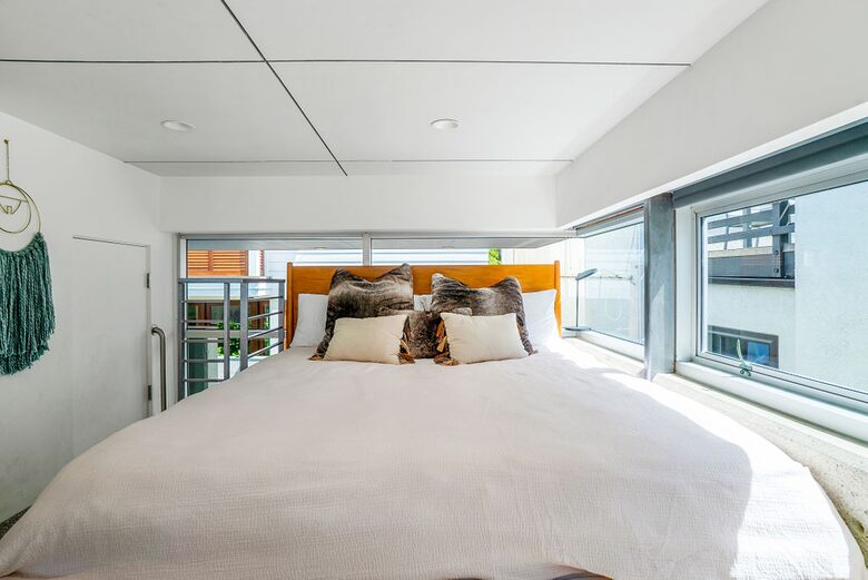 Iconic Manhattan Beachfront Haven - Manhattan Beach, California