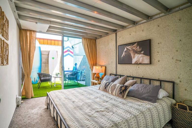 Iconic Manhattan Beachfront Haven - Manhattan Beach, California