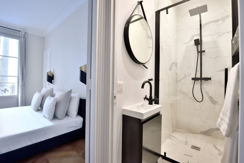 Eiffel Tower View Luxury Apartment - Paris, France