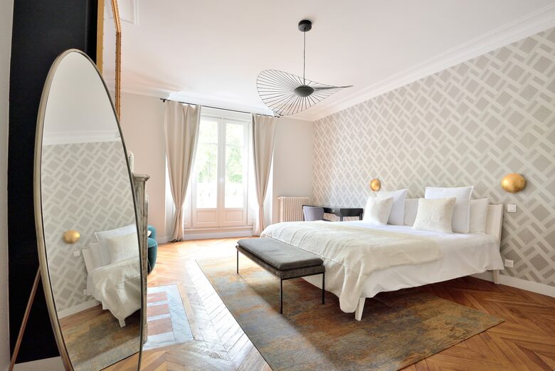 Eiffel Tower View Luxury Apartment - Paris, France