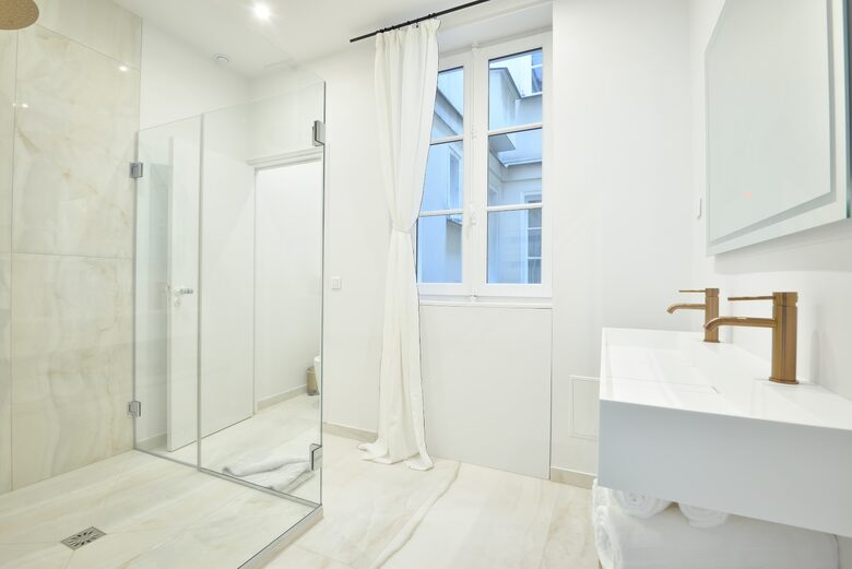 Eiffel Tower View Luxury Apartment - Paris, France