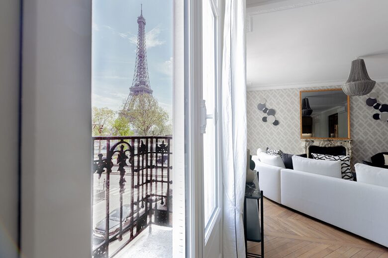 Eiffel Tower View Luxury Apartment - Paris, France