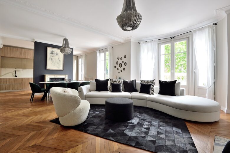 Eiffel Tower View Luxury Apartment - Paris, France