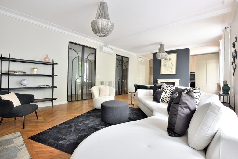 Eiffel Tower View Luxury Apartment - Paris, France