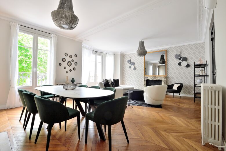 Eiffel Tower View Luxury Apartment - Paris, France