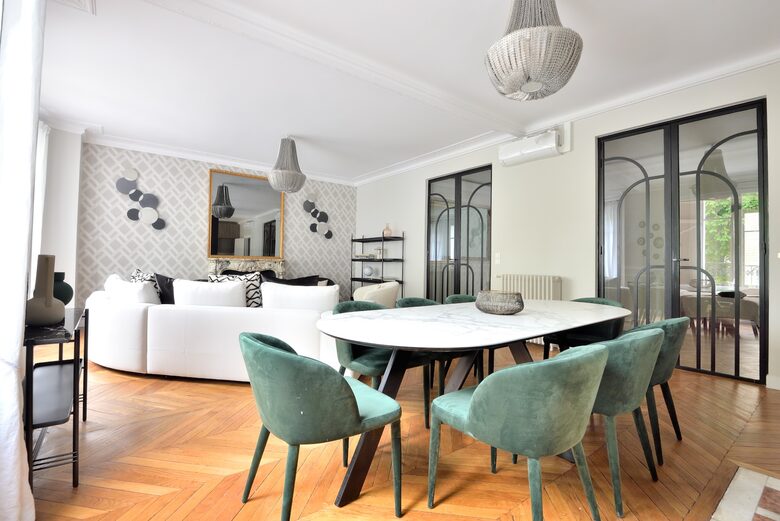Eiffel Tower View Luxury Apartment - Paris, France