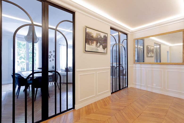 Eiffel Tower View Luxury Apartment - Paris, France
