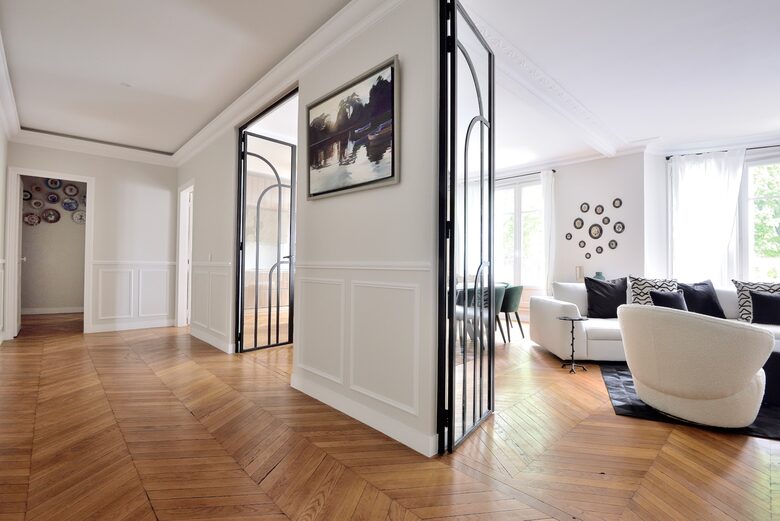 Eiffel Tower View Luxury Apartment - Paris, France
