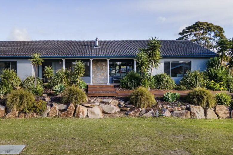 Waterfall Gully Retreat with Pool - Rosebud, Australia