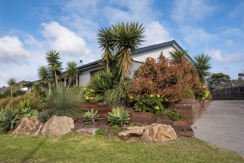 Waterfall Gully Retreat with Pool - Rosebud, Australia