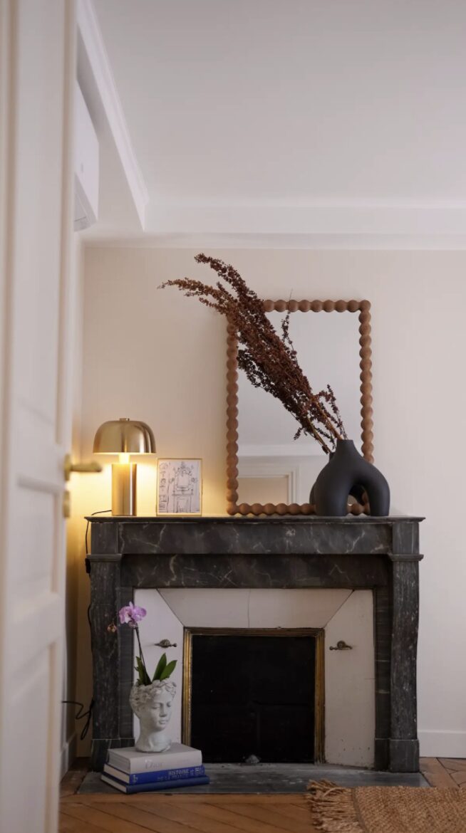 Elegant Parisian Apartment with Patio - Paris, France