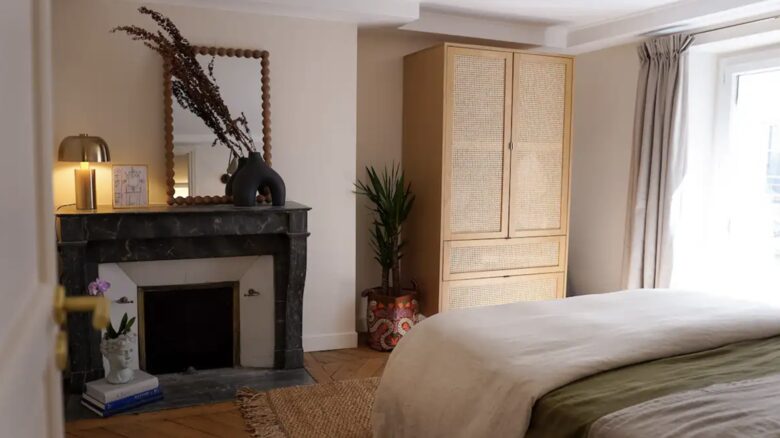 Elegant Parisian Apartment with Patio - Paris, France