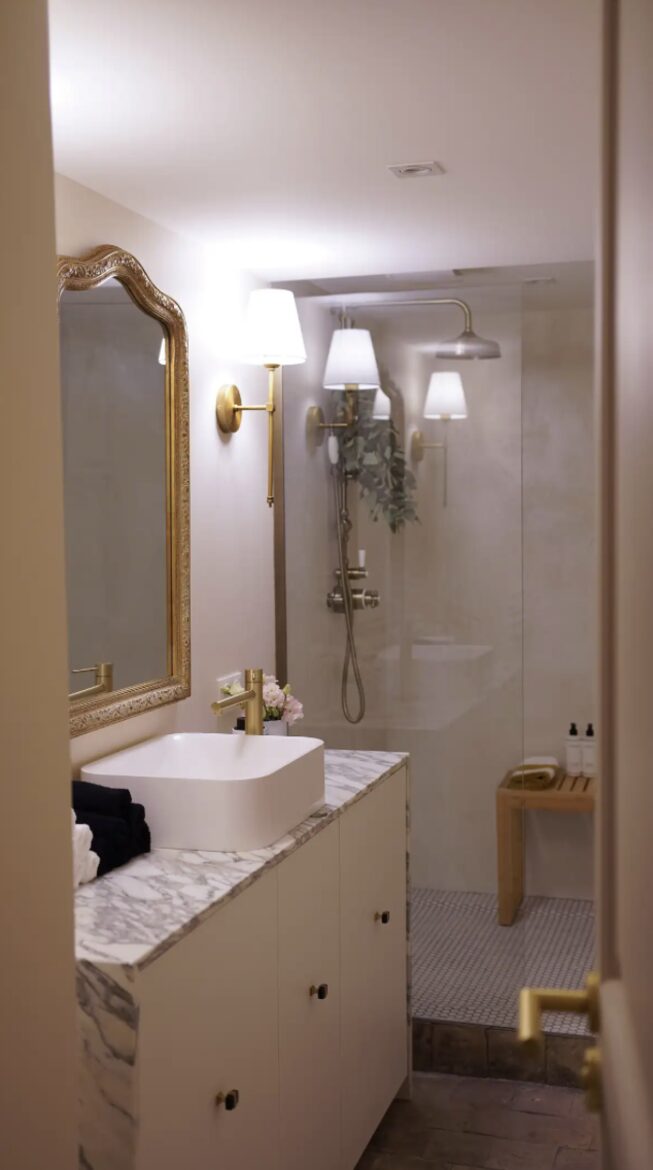 Elegant Parisian Apartment with Patio - Paris, France