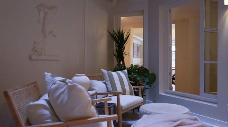 Elegant Parisian Apartment with Patio - Paris, France