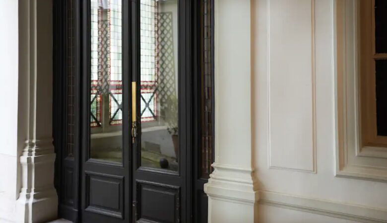 Elegant Parisian Apartment with Patio - Paris, France