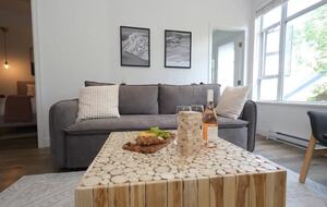 The Escape Whistler | Cozy Marketplace Residence in the Village - Whistler, Canada
