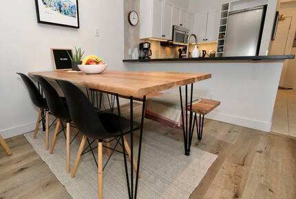 The Escape Whistler | Cozy Marketplace Residence in the Village - Whistler, Canada