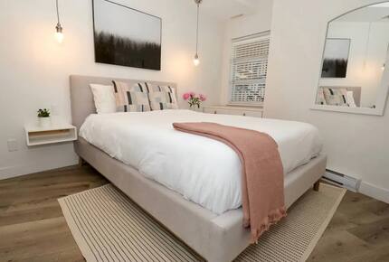 The Escape Whistler | Cozy Marketplace Residence in the Village - Whistler, Canada
