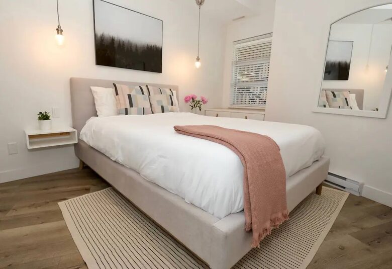 The Escape Whistler | Cozy Marketplace Residence in the Village - Whistler, Canada