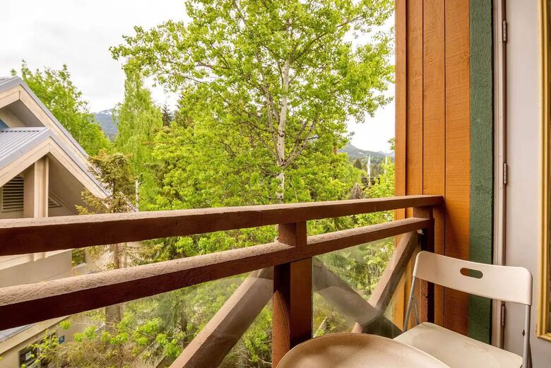 The Escape Whistler | Cozy Marketplace Residence in the Village - Whistler, Canada