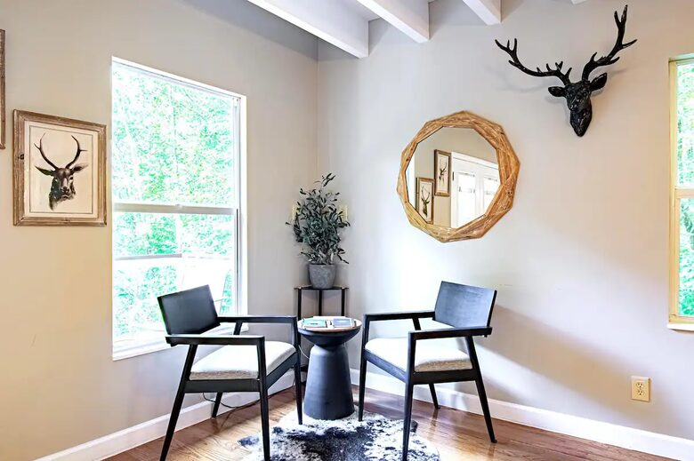 Highland Hideaway: Stunning Mountain Retreat Near Asheville - Asheville, North Carolina