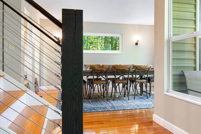 Highland Hideaway: Stunning Mountain Retreat Near Asheville - Asheville, North Carolina