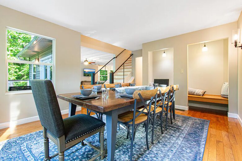Highland Hideaway: Stunning Mountain Retreat Near Asheville - Asheville, North Carolina