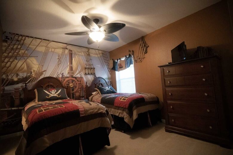 2 Miles From Disney with Private Resort Amenities - Kissimmee, Florida