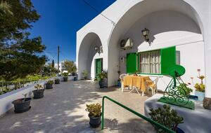 Amoni House – Authentic Village Stay in Santorini - Pyrgos Kallistis, Santorini, Greece