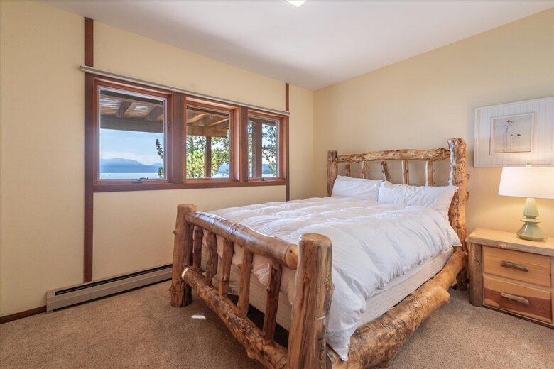 Bedroom 2 (queen)