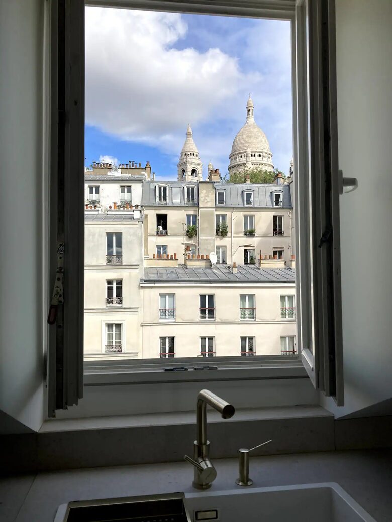 Apartment In Montmartre - Paris, France
