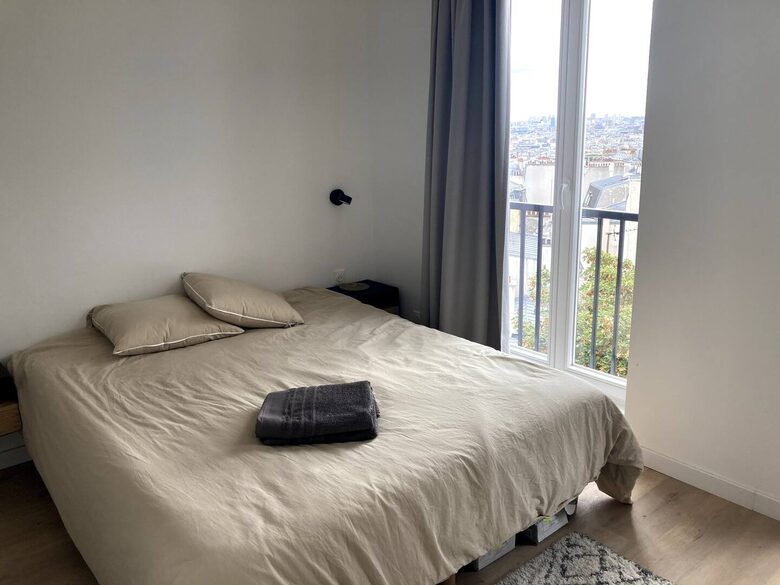 Apartment In Montmartre - Paris, France