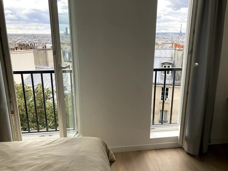 Apartment In Montmartre - Paris, France