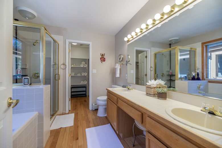 Master Ensuite Bathroom, walk in closet