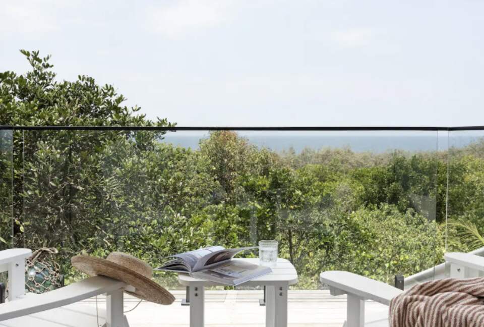 Castaways Beach House | Noosa Beachfront with Pool & Tennis - Castaways Beach, Australia